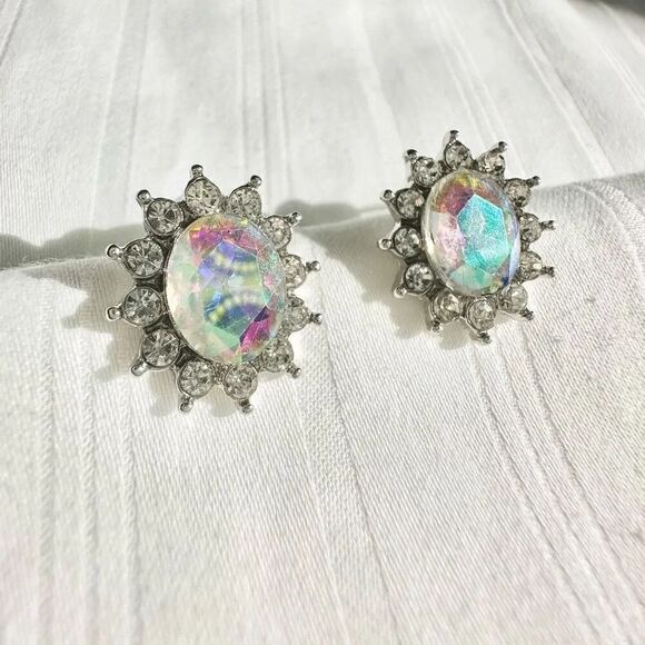 No Brand Jewelry - Multicolor oval cut super sparkly iridescent stud earrings ￼